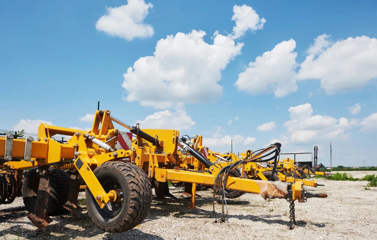 Maktub engineers and heavy equipment on site